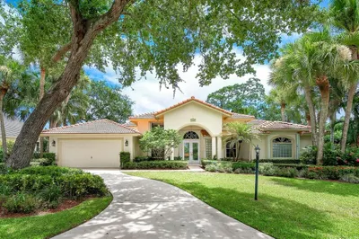 2805 Hampton Circle East 1
