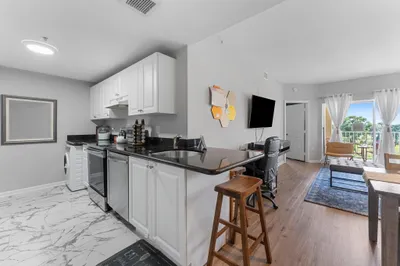 2100 Greenview Shores Boulevard #521 1