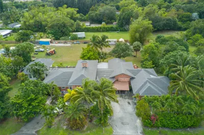 5400 Palm Tree Rd 1