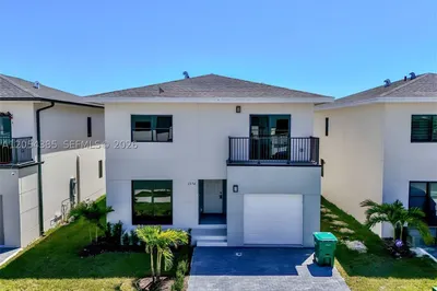 1374 NW 1st St 1