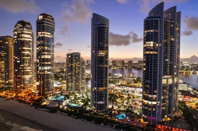 18101 Collins Avenue #401 1