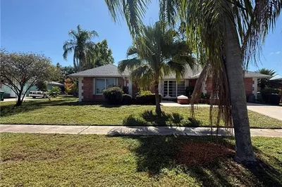 154 SE Selva Court 1