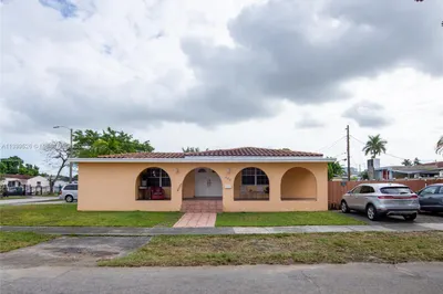 261 NW 40th Ave 1