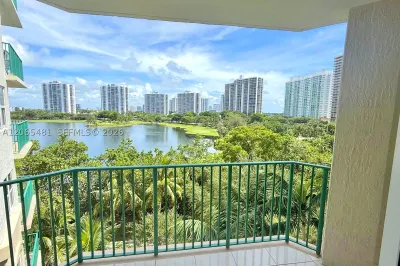 20000 E Country Club Dr #612 1