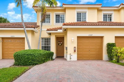 3247 NW 31st Ter 1
