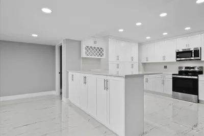 3040 Lake Shore Drive #101 1
