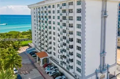 9195 Collins Ave #309 1