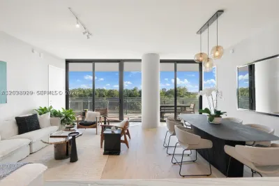 8701 Collins Ave #404 1