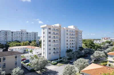 22 Salamanca Ave #305 1
