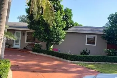 1065 NW 15th St 1