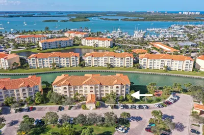 19 Harbour Isle Drive W #106 1