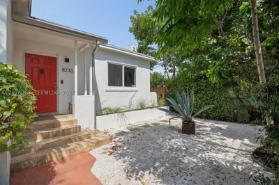 8230 NE 1st Pl 1