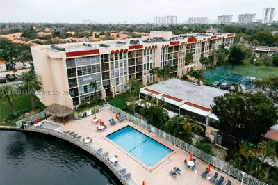 2001 Atlantic Shores Blvd #320 1