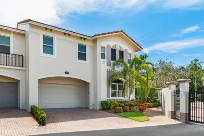 1885 Highland Grove Drive 1