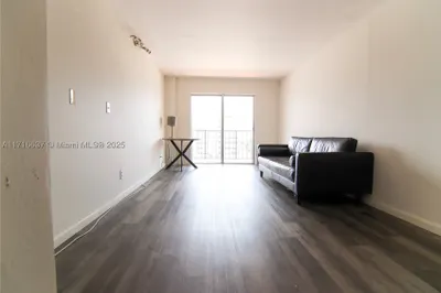 899 West Ave #8D 1
