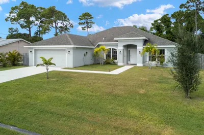137 SW Pisces Terrace 1