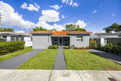 285 NW 45th St 1