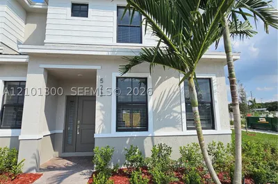 523 NE 15th St 1