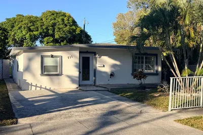 711 Fernwood Drive 1