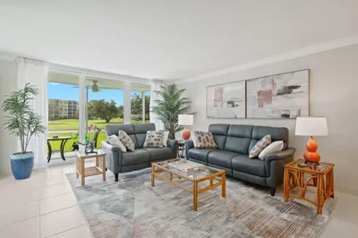 3700 Oaks Clubhouse Drive #106 1