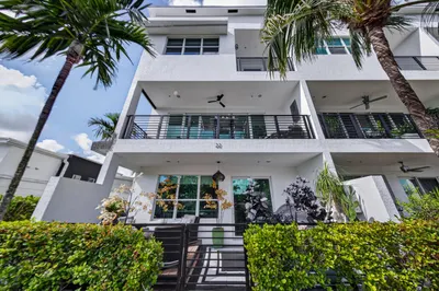 2900 NE 12th Terrace #22 1