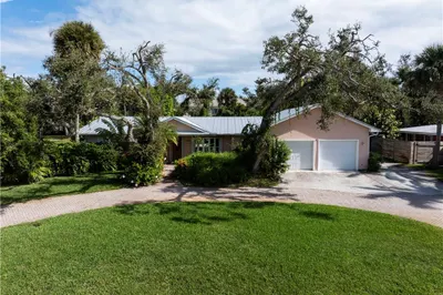 4812 Sunset Drive 1