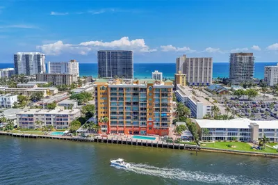 821 N Riverside Drive #Ph2 1