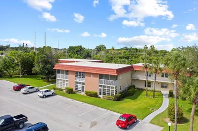 96 SPRING LAKE Drive #205 1