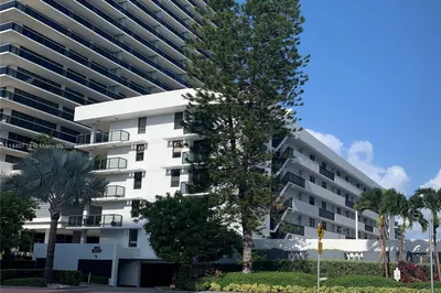 5845 Collins Ave #101 1