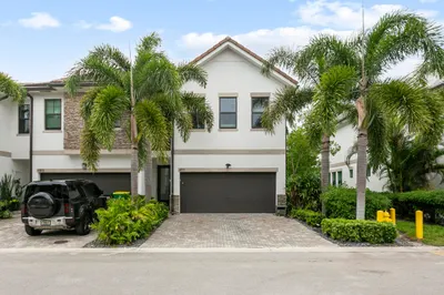 4511 E Aqua Bella Lane 1