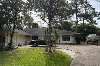 1140 SE Buttonwood Circle 1