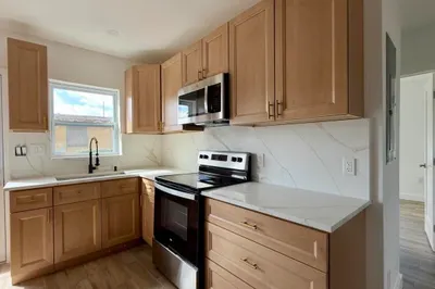 24 SW 10th Avenue 1