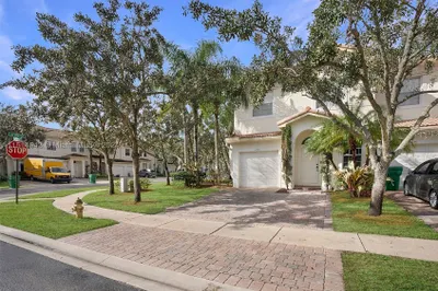 2860 SW 84th Ter #101 1