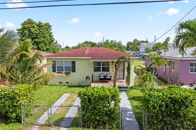 1920 NW 69th Ter 1