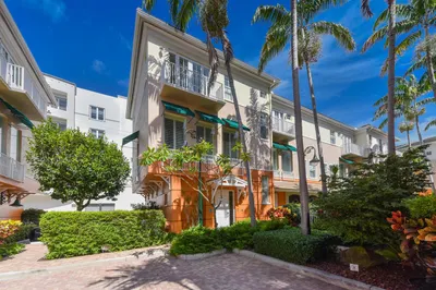 180 NE 6th Avenue #H 1
