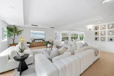 215 Palm Ave 1