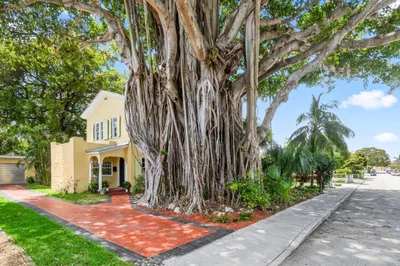 924 Almeria Road 1