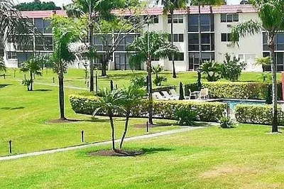 9420 S Hollybrook Lake Drive #304 1