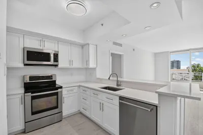 403 S Sapodilla Avenue #409 1