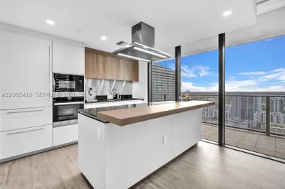 1000 Brickell Plz #3112 1