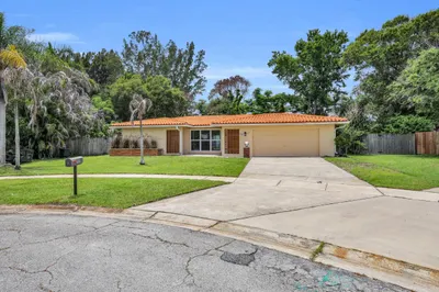 191 SW Ivanhoe Court 1