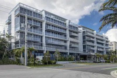 9940 W Bay Harbor Dr #7G-N 1
