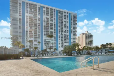 881 Ocean Dr #25E 1