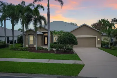 208 SW Whitewood Drive 1