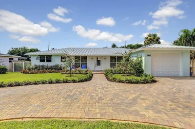 100 NW 18th Street 1