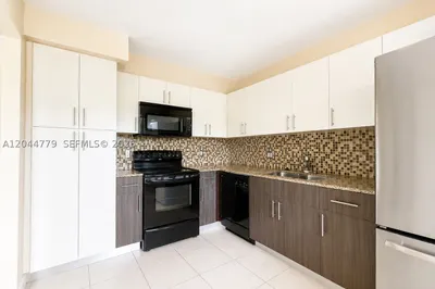 405 LAKEVIEW DR #202 1