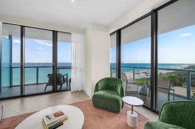 2201 Collins Ave #1128 1