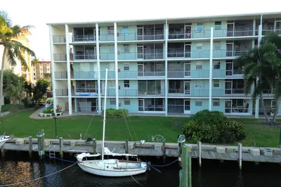 109 PARADISE HARBOUR Boulevard #414 1