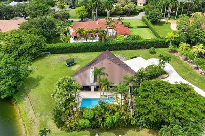 8925 SW 102nd Ter 0 1