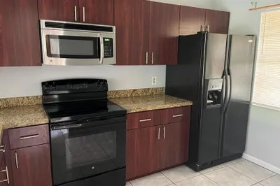 935 SW 20th Court 1